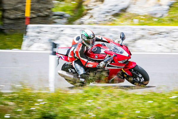 Passo dello Stelvio in 6 ruote: Honda Civic Type-R e Honda CBR 1000RR Fireblade 2018